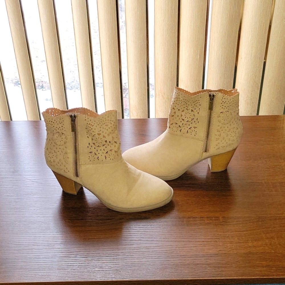 Womens Decorative Petforated Shoe Booties